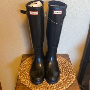 Hunter tall rubber rain boots